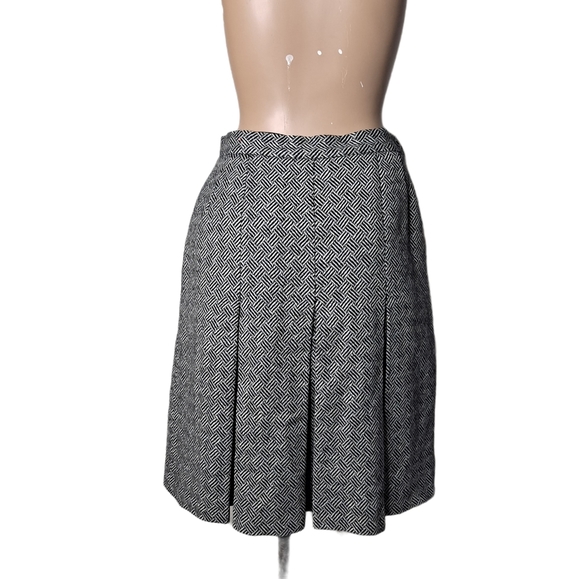 Vintage Jaeger 100% Wool midi Skirt plated… - Picture 2 of 9